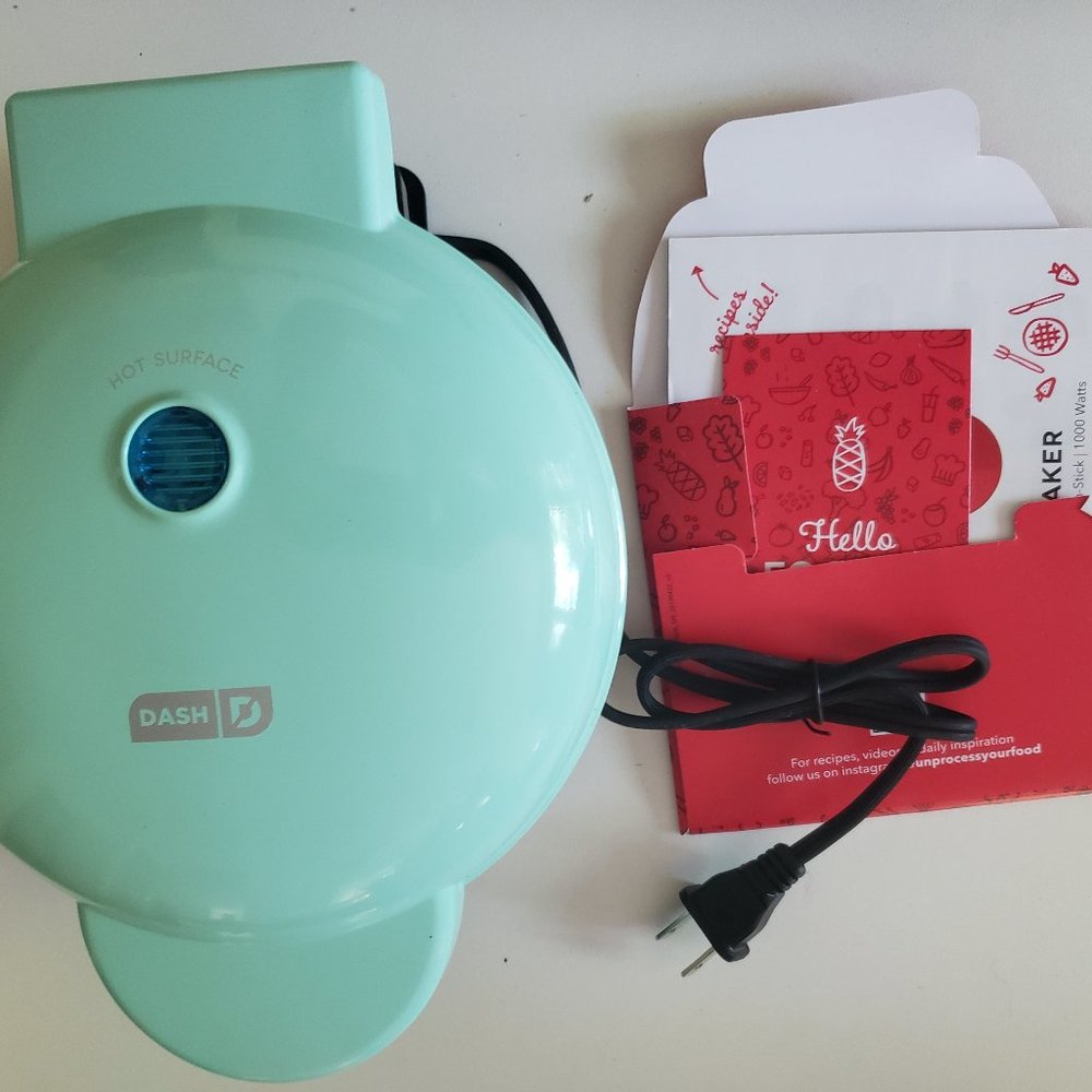 Dash Express Waffle Maker 8” - New - Color Teal